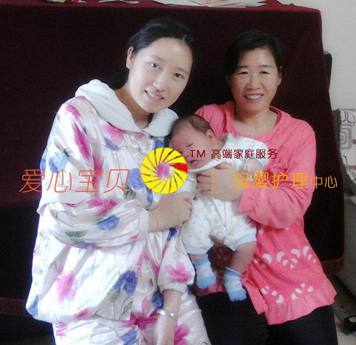 北京高端家庭新生儿宝宝的妈妈和李玲合影