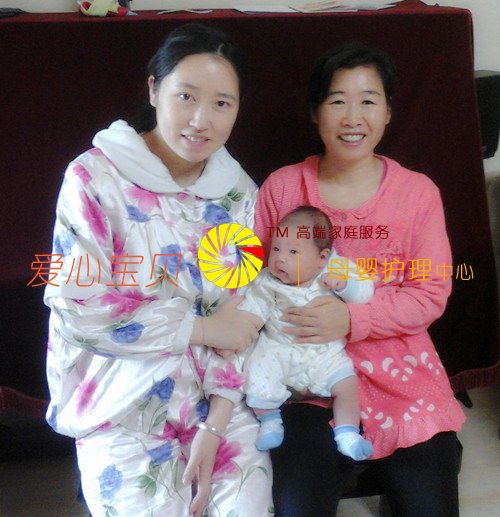 北京高端家庭新生儿宝宝的妈妈和李玲合影2