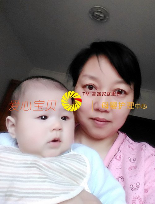 北京爱心宝贝家政公司高级育儿嫂高星带的5个月宝宝。