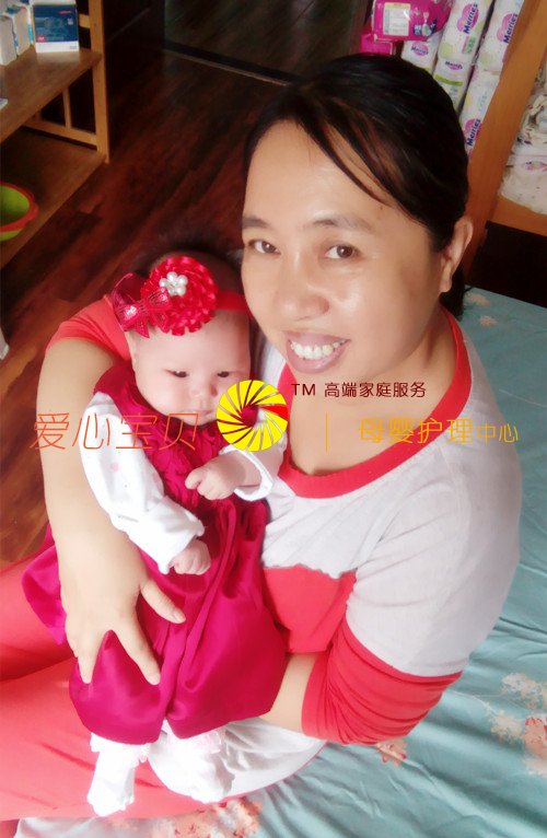 看,多幸福的宝宝啊!北京爱心宝贝家政服务公司高级月嫂唐秀荣。