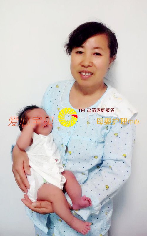 北京爱心宝贝家政服务公司金牌月嫂带的新生儿宝宝