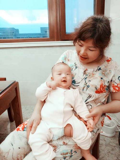 涉外育婴师