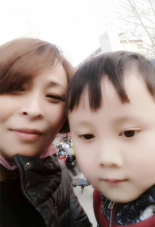 带淘气宝宝的育儿嫂